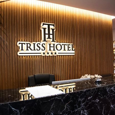 Triss Hotel Тирана Екстер'єр фото