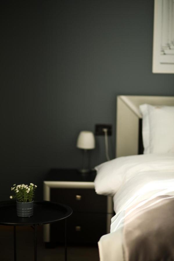 Triss Hotel Тирана Екстер'єр фото