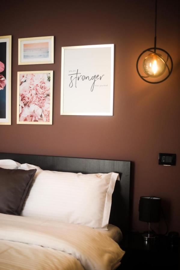 Triss Hotel Тирана Екстер'єр фото