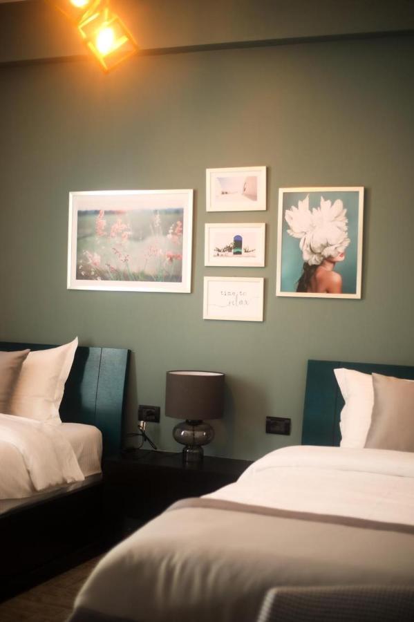Triss Hotel Тирана Екстер'єр фото