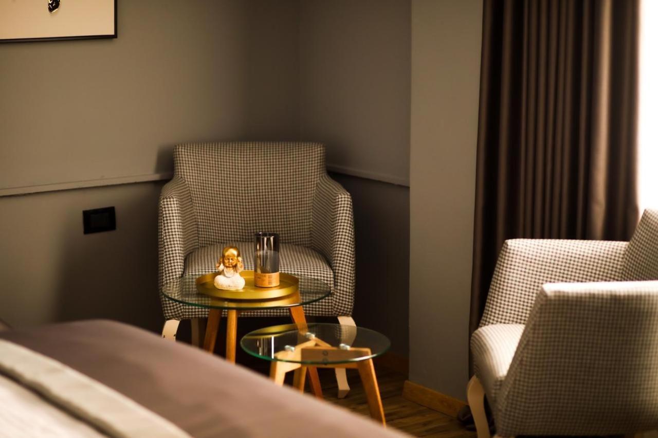 Triss Hotel Тирана Екстер'єр фото