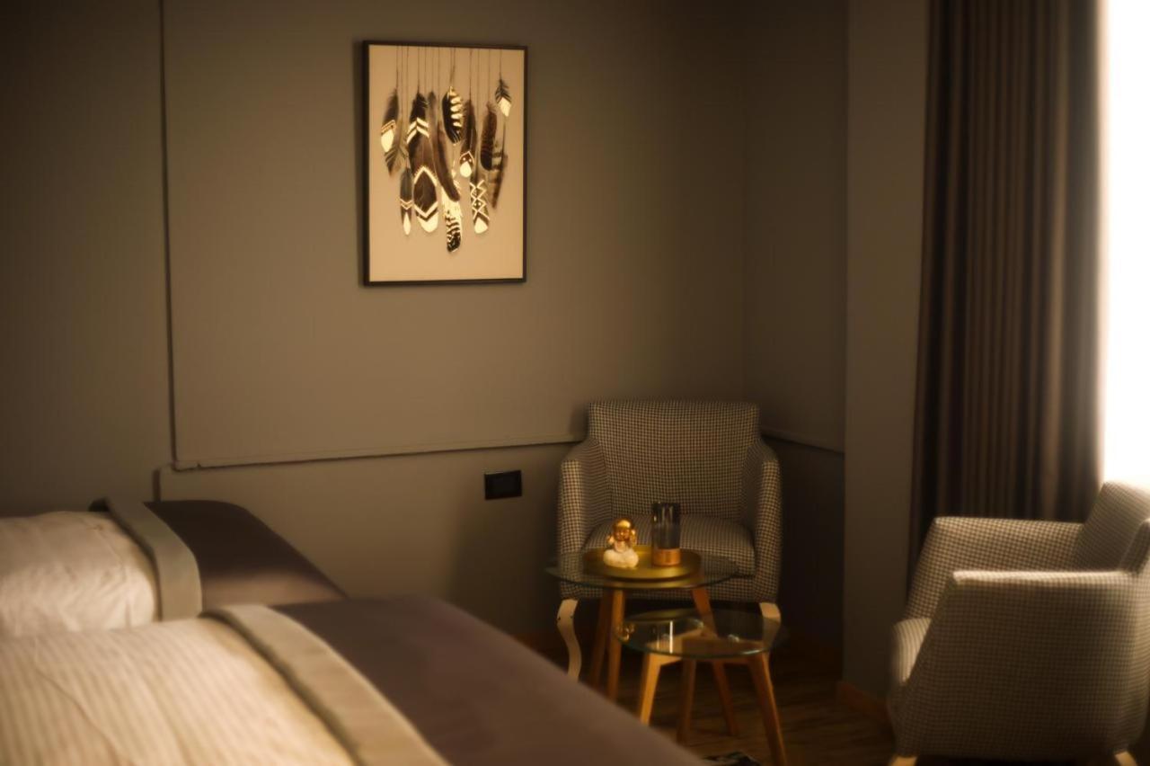 Triss Hotel Тирана Екстер'єр фото