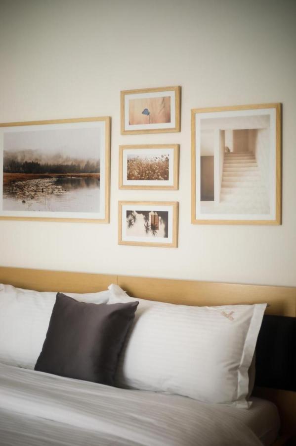 Triss Hotel Тирана Екстер'єр фото