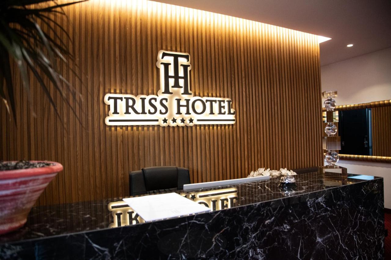 Triss Hotel Тирана Екстер'єр фото