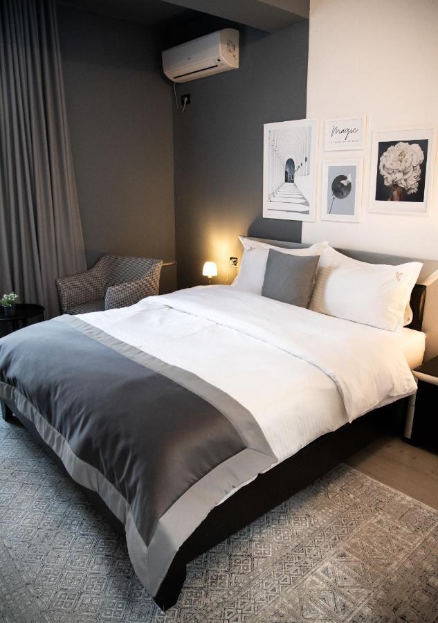 Triss Hotel Тирана Екстер'єр фото