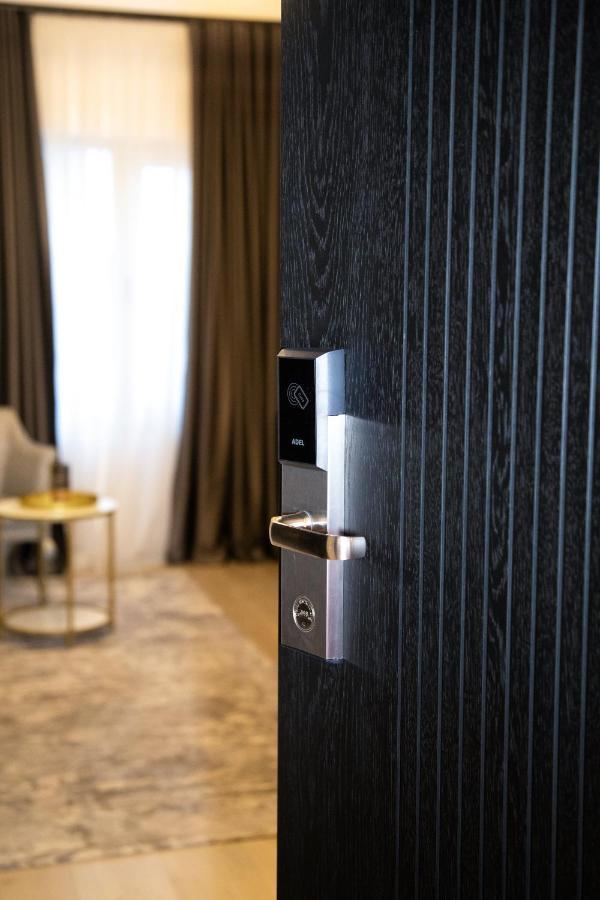 Triss Hotel Тирана Екстер'єр фото