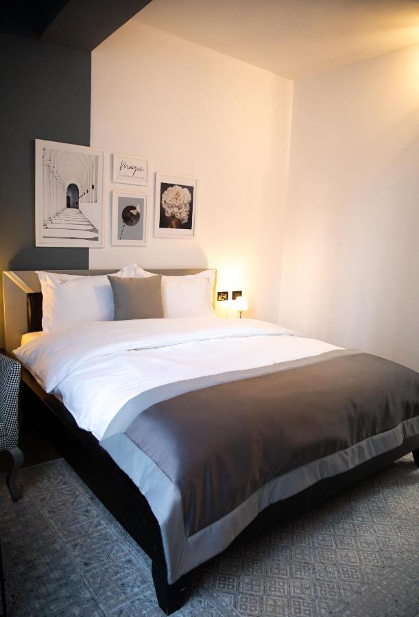 Triss Hotel Тирана Екстер'єр фото