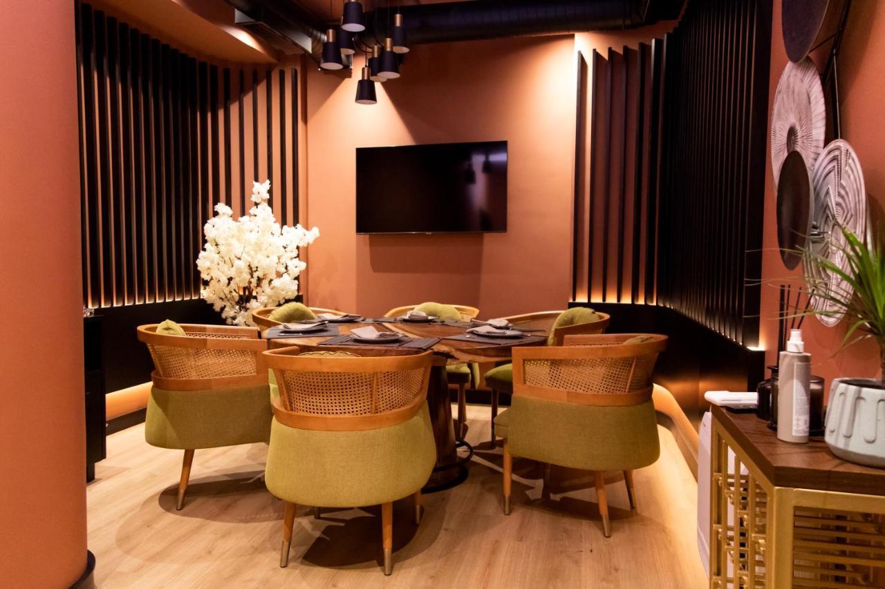 Triss Hotel Тирана Екстер'єр фото