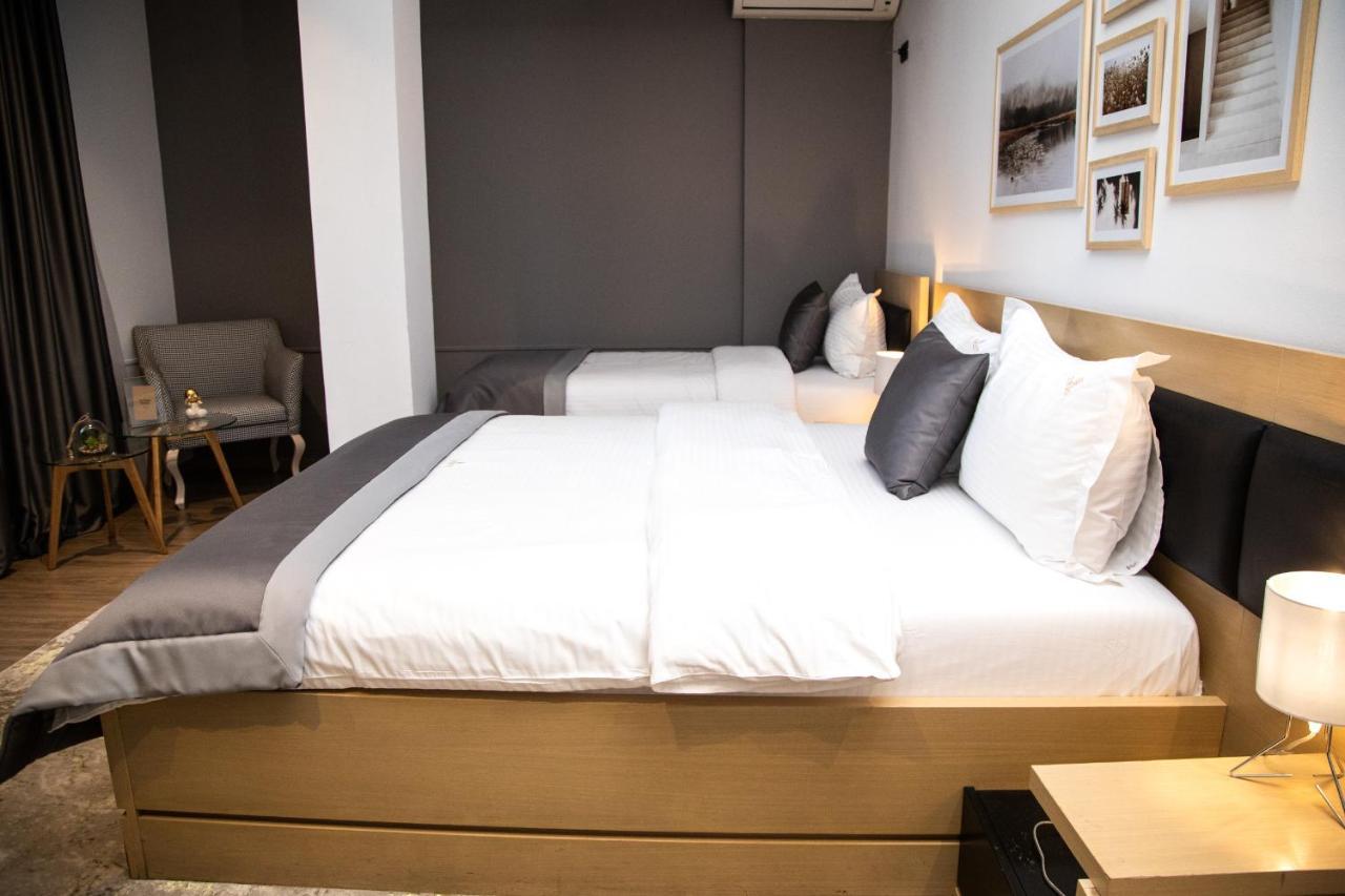 Triss Hotel Тирана Екстер'єр фото